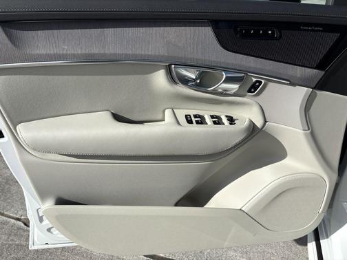 2026 Volvo XC90 B5 Ultra 6-Seater