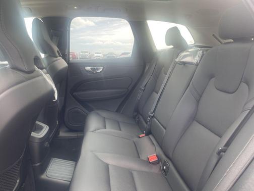 2025 Volvo XC60 Plug-In Hybrid T8 Plus