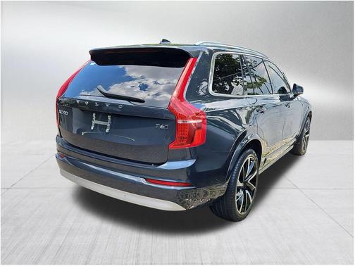 2022 Volvo XC90 T6 Momentum 7 Passenger