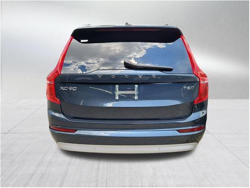 2022 Volvo XC90 T6 Momentum 7 Passenger