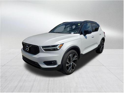 2022 Volvo XC40 T5 R-Design