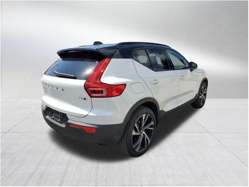 2022 Volvo XC40 T5 R-Design