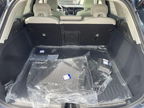 2025 Volvo XC60 B5 Plus