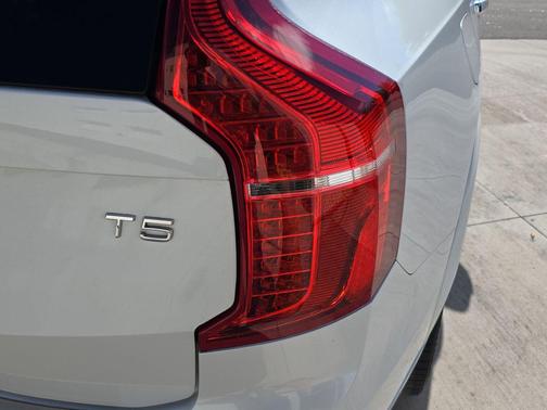 2019 Volvo XC90 T5 Momentum