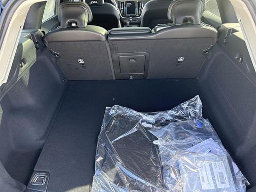 2025 Volvo XC60 B5 Core