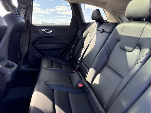 2025 Volvo XC60 B5 Core
