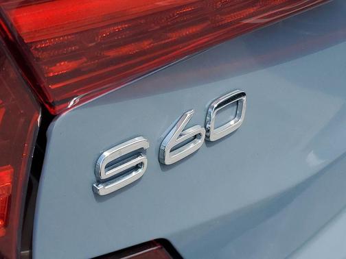2024 Volvo S60 B5 Core Dark Theme