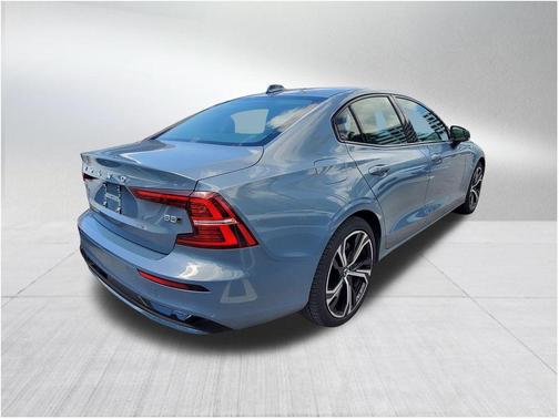 2024 Volvo S60 B5 Core Dark Theme