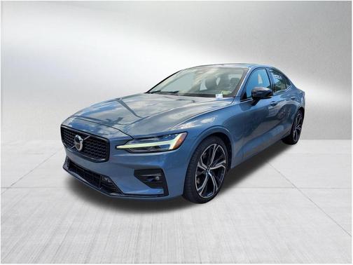 2024 Volvo S60 B5 Core Dark Theme