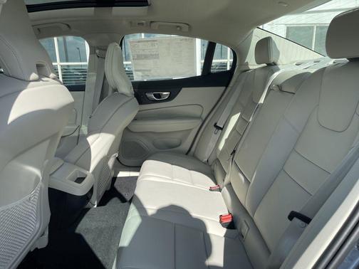 2025 Volvo S60 B5 Plus