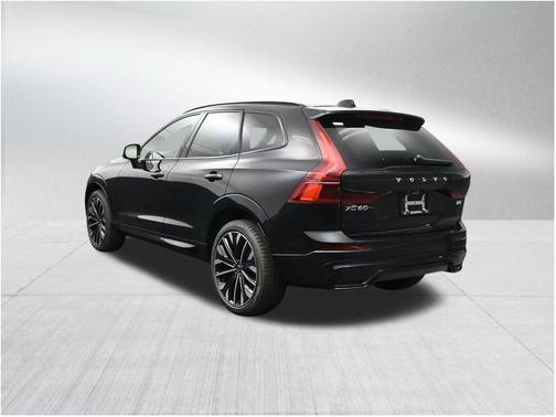 Onyx Black Metallic 2026 Volvo XC60 B5 Ultra