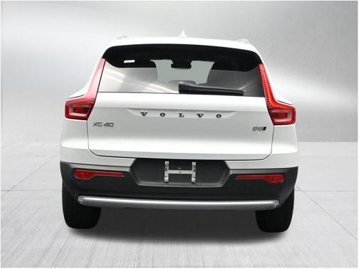 Crystal White 2023 Volvo XC40 B5 Plus Bright Theme