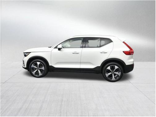 Crystal White 2023 Volvo XC40 B5 Plus Bright Theme