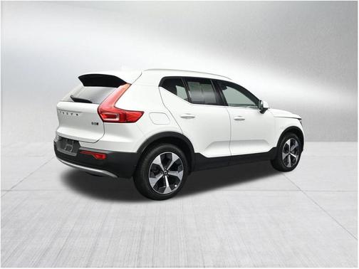 Crystal White 2023 Volvo XC40 B5 Plus Bright Theme