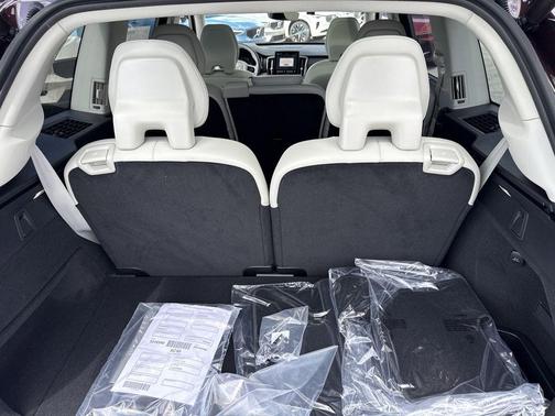 2025 Volvo XC90 Plug-In Hybrid T8 Ultra 7-Seater