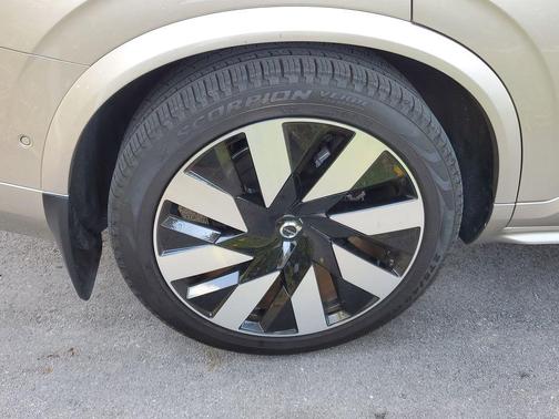 2023 Volvo XC90 Recharge Plug-In Hybrid T8 Ultimate Bright Theme 7-Seater