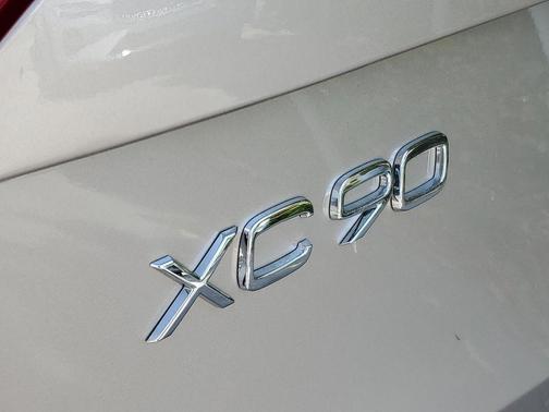 2023 Volvo XC90 Recharge Plug-In Hybrid T8 Ultimate Bright Theme 7-Seater