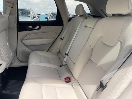 2025 Volvo XC60 Plug-In Hybrid T8 Core