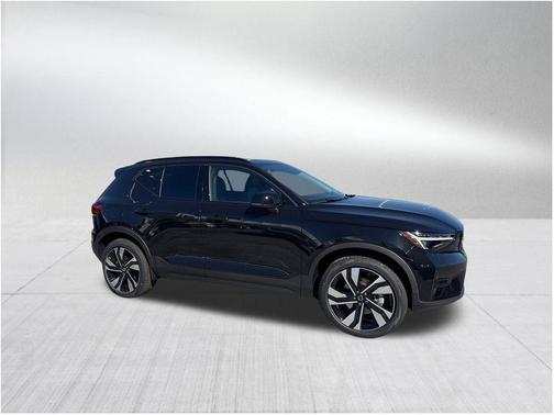 2025 Volvo XC40 B5 Ultra Dark Theme