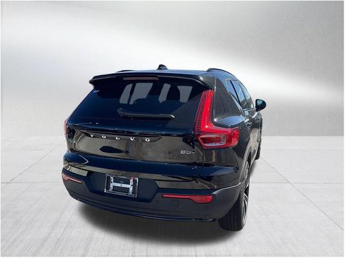 2025 Volvo XC40 B5 Ultra Dark Theme