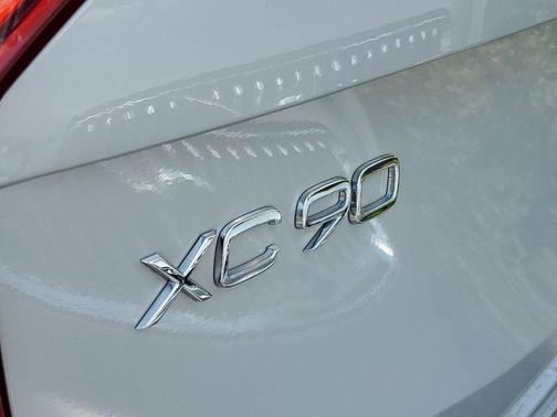 2023 Volvo XC90 B6 Ultimate 7-Seater