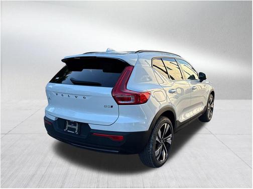 2026 Volvo XC40 B5 Ultra