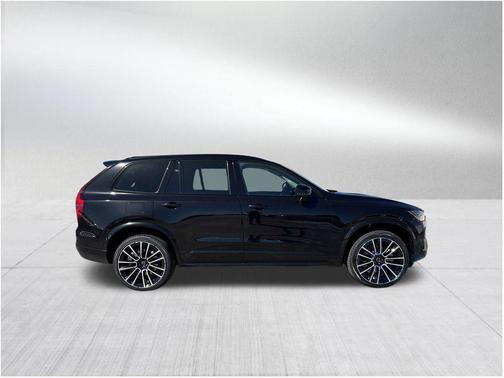 2026 Volvo XC90 B6 Ultra Dark Theme 7-Seater
