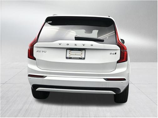 Crystal White Pearl 2026 Volvo XC90 B6 Ultra Dark Theme 7-Seater