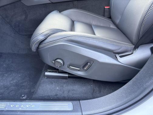 2026 Volvo XC90 B6 Ultra Dark Theme 7-Seater