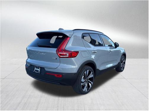 Gray Metallic 2026 Volvo XC40 B5 Ultra