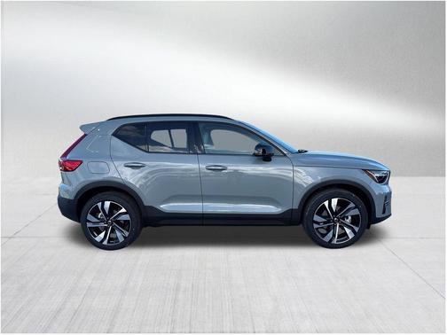 Gray Metallic 2026 Volvo XC40 B5 Ultra