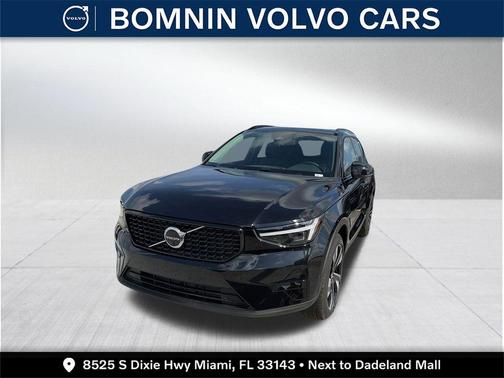 2025 Volvo XC40 B5 Ultra Dark Theme