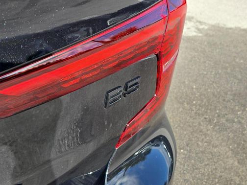 2024 Volvo S60 B5 Plus Black Edition