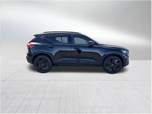 2026 Volvo XC40 B5 Ultra
