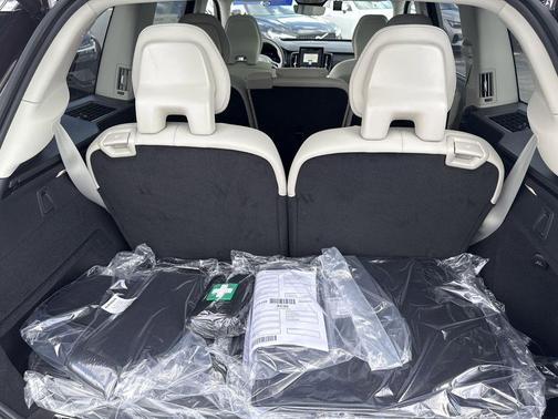 2025 Volvo XC90 B6 Ultra