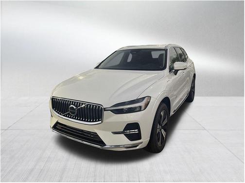 2023 Volvo XC60 Recharge Plug-In Hybrid T8 Core Bright Theme