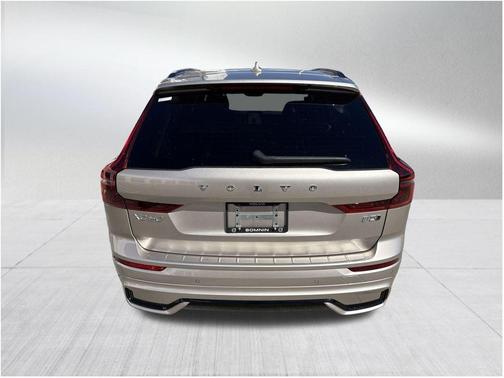 2026 Volvo XC60 B5 Plus