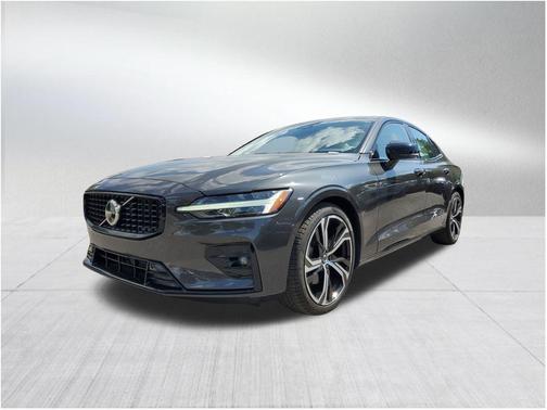 2024 Volvo S60 B5 Plus Dark Theme