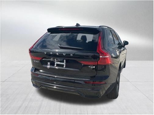 2025 Volvo XC60 Plug-In Hybrid T8 Plus