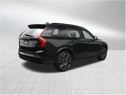 Onyx Black Metallic 2026 Volvo XC90 B6 Ultra Dark Theme 7-Seater