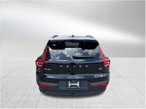 2026 Volvo XC40 B4 Core