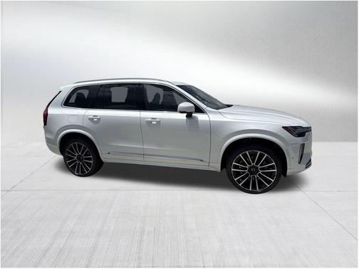 2025 Volvo XC90 B5 Plus 6-Seater