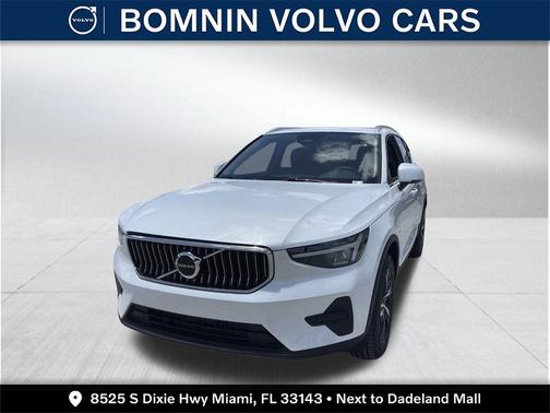 2025 Volvo XC40 B5 Core Bright Theme