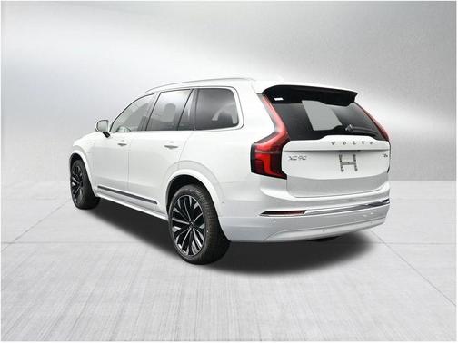 Crystal White Pearl 2026 Volvo XC90 Plug-In Hybrid T8 Plus 7-Seater