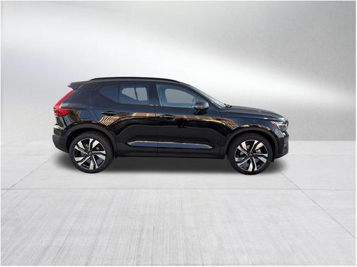 2026 Volvo XC40 B5 Ultra