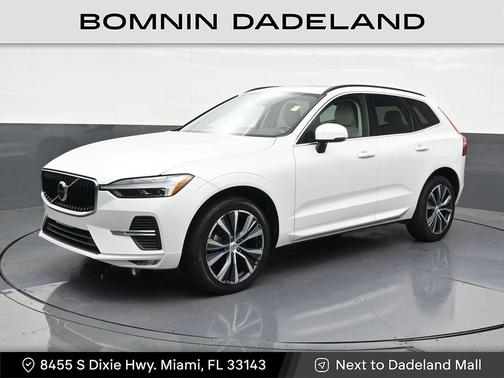 Crystal White 2022 Volvo XC60 B5 Momentum