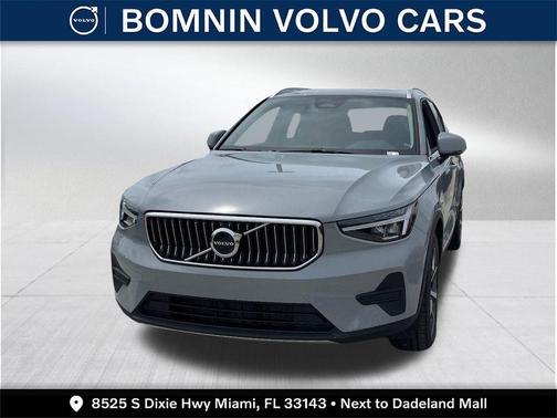 2025 Volvo XC40 B5 Core Bright Theme
