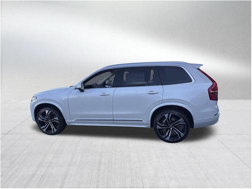 2025 Volvo XC90 B6 Plus 6-Seater