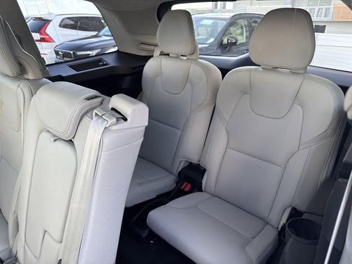 2025 Volvo XC90 B6 Plus 6-Seater