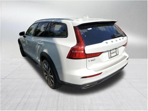 2022 Volvo V60 Cross Country T5